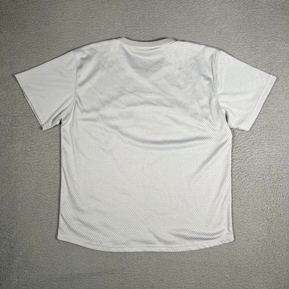 Undefeated Shirt Mens Medium Gray Jersey Casual Preppy Streetwear Spellout‎ Logo - Picture 11 of 11